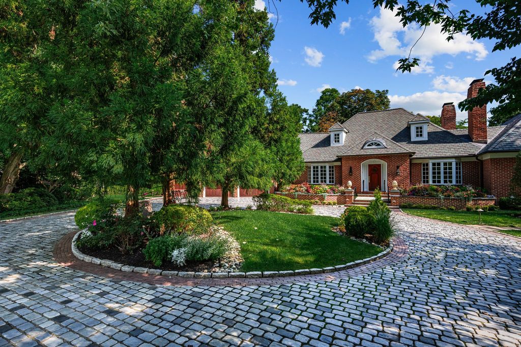 $3.5 Million Haverford, Pennsylvania Residence: A Masterpiece of Design with a Saltwater Pool