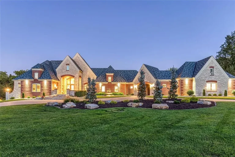 Spectacular Cover-Design Estate Home with Resort-Style Backyard in Missouri Listed at $2,295,000