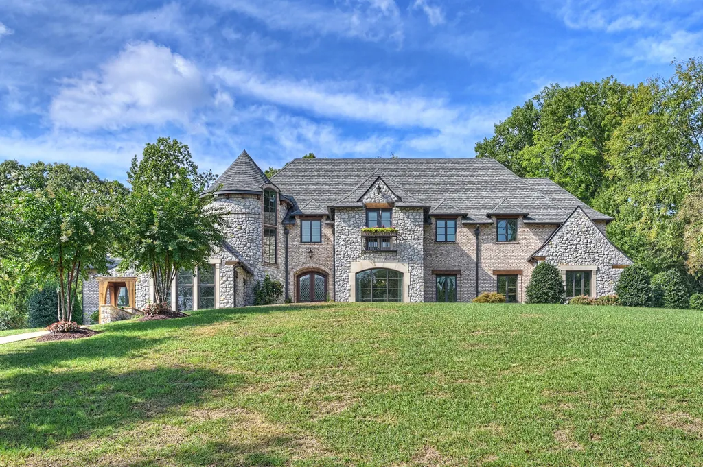 5201 Carmel Park Drive Home in Charlotte, North Carolina. Experience modern luxury living in the heart of South Charlotte with this exquisite chateau overlooking a 1.4-acre lot in Carmel Park. Built in 2016 by Kingswood Homes, this home offers a comfortable, open floorplan with abundant natural light and stunning views of nature.