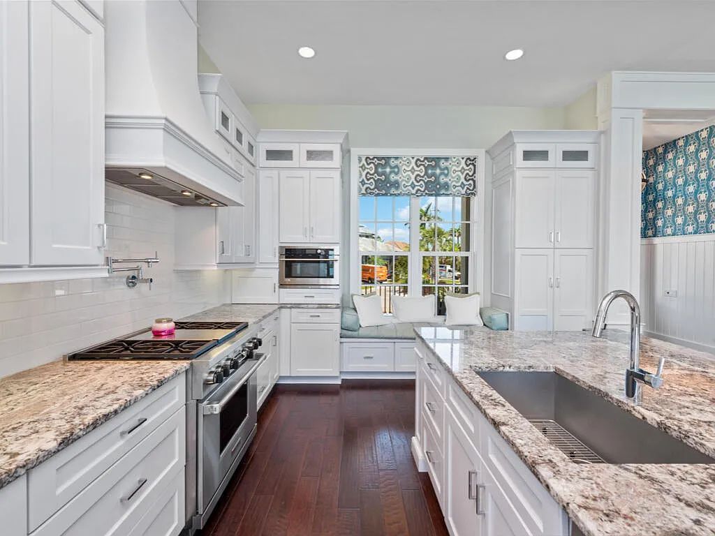 Nestled in prestigious Collier Bay on Marco Island, 960 Giralda Ct embodies coastal luxury living at its finest. With unobstructed bay views, this 2014-built, 4-bedroom, 5-bathroom home seamlessly combines opulence and coastal chic style.