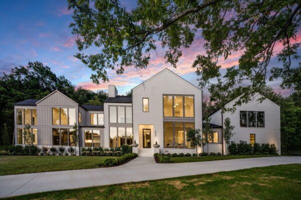 A Contemporary Masterpiece Flooded with Natural Light Hits Nashville Real Estate Market at $4.995 Million