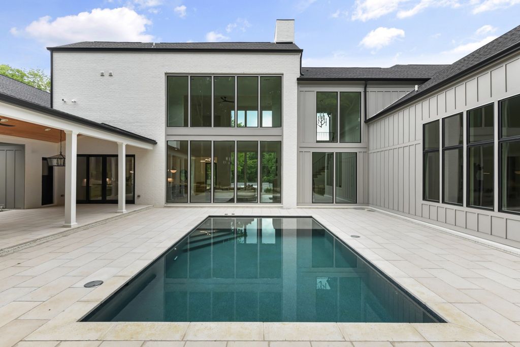 A Contemporary Masterpiece Flooded with Natural Light Hits Nashville Real Estate Market at $4.995 Million