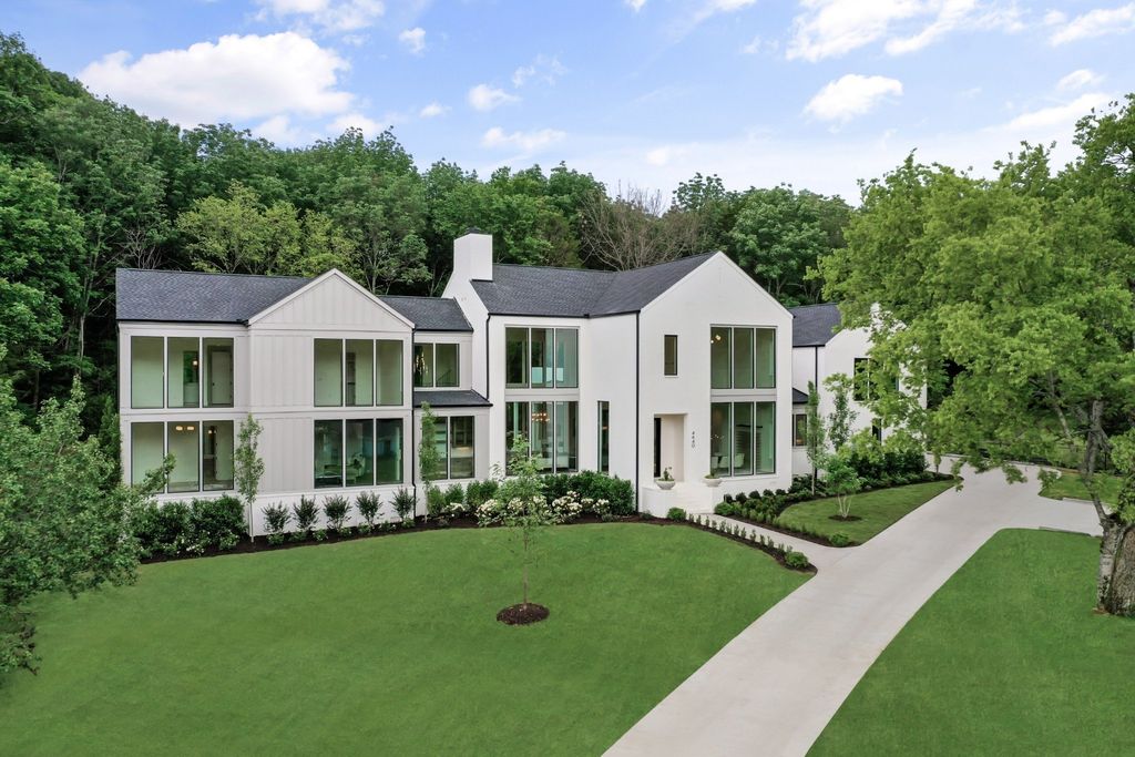 A Contemporary Masterpiece Flooded with Natural Light Hits Nashville Real Estate Market at $4.995 Million