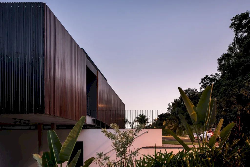 Alagado House in Brazil blends in with nature by Michel Macedo Arquitetos
