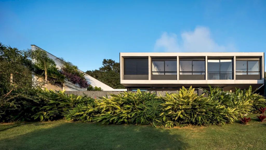Alagado House in Brazil blends in with nature by Michel Macedo Arquitetos