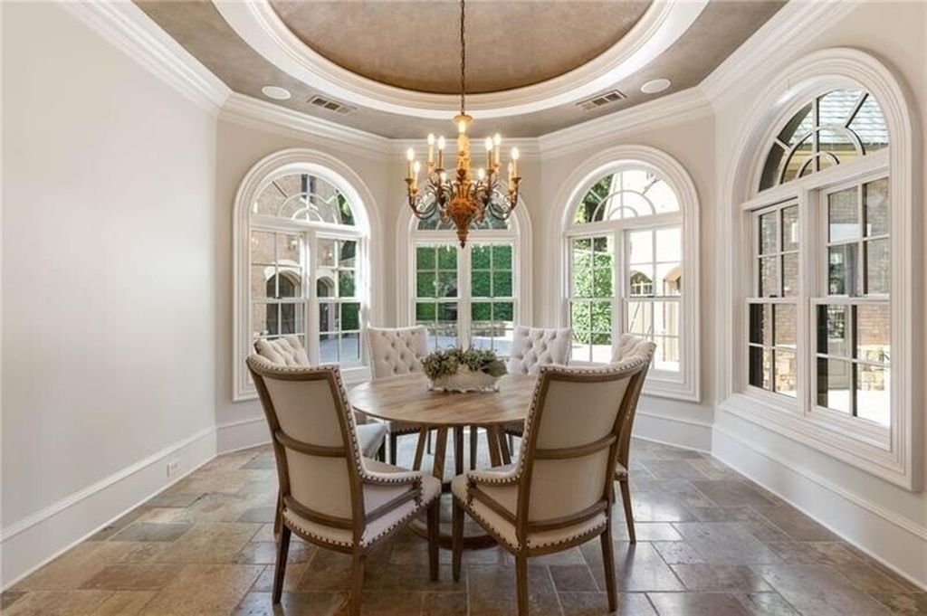 Atlanta, Georgia's Luxurious English Manor Estate: Classic Architecture at $5,695 Million