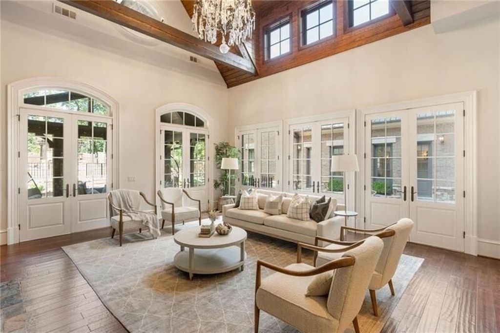 Atlanta, Georgia's Luxurious English Manor Estate: Classic Architecture at $5,695 Million
