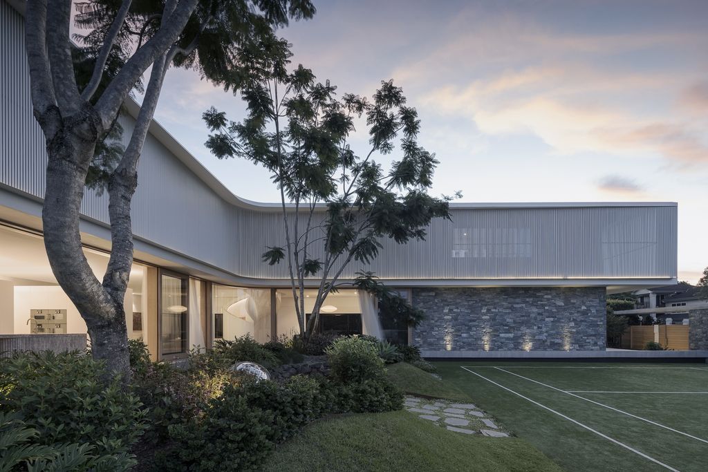 Boomerang House with Subtle, Captivating Design by Joe Adsett Architects