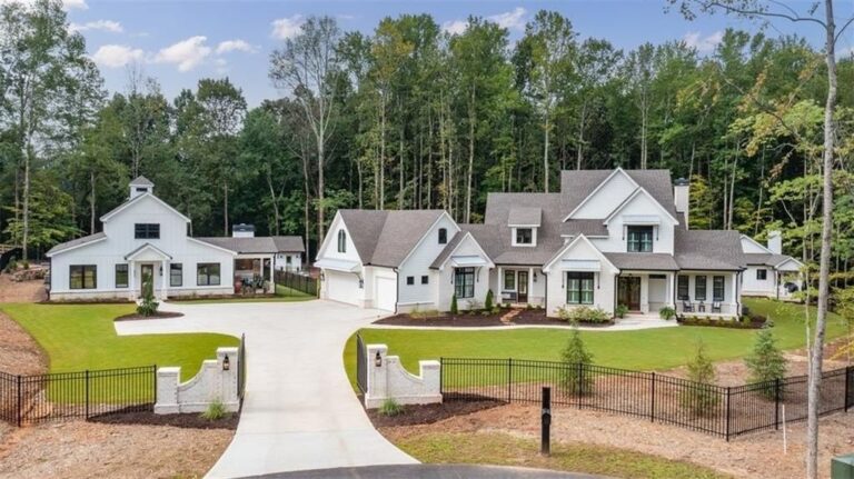 Canton, Georgia: $2.75 Million Modern Farmhouse Crafted by Andrew Hunt