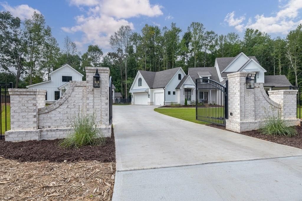 Canton, Georgia: $2.795 Million Modern Farmhouse Crafted by Andrew Hunt