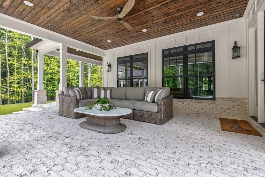 Canton, Georgia: $2.795 Million Modern Farmhouse Crafted by Andrew Hunt