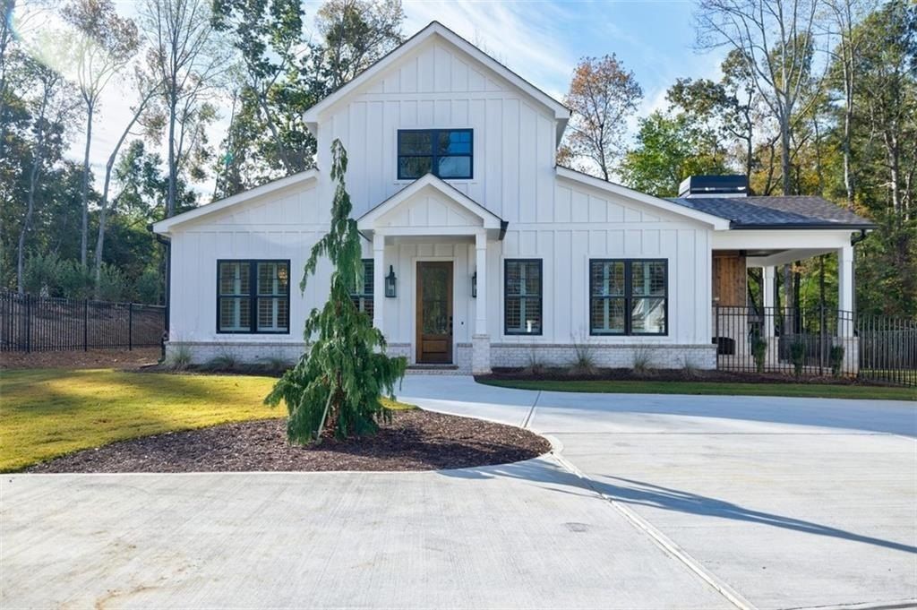 Canton, Georgia: $2.795 Million Modern Farmhouse Crafted by Andrew Hunt