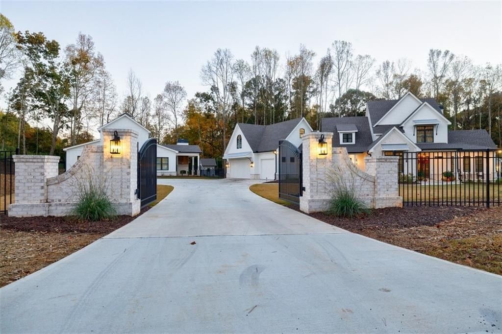 Canton, Georgia: $2.795 Million Modern Farmhouse Crafted by Andrew Hunt