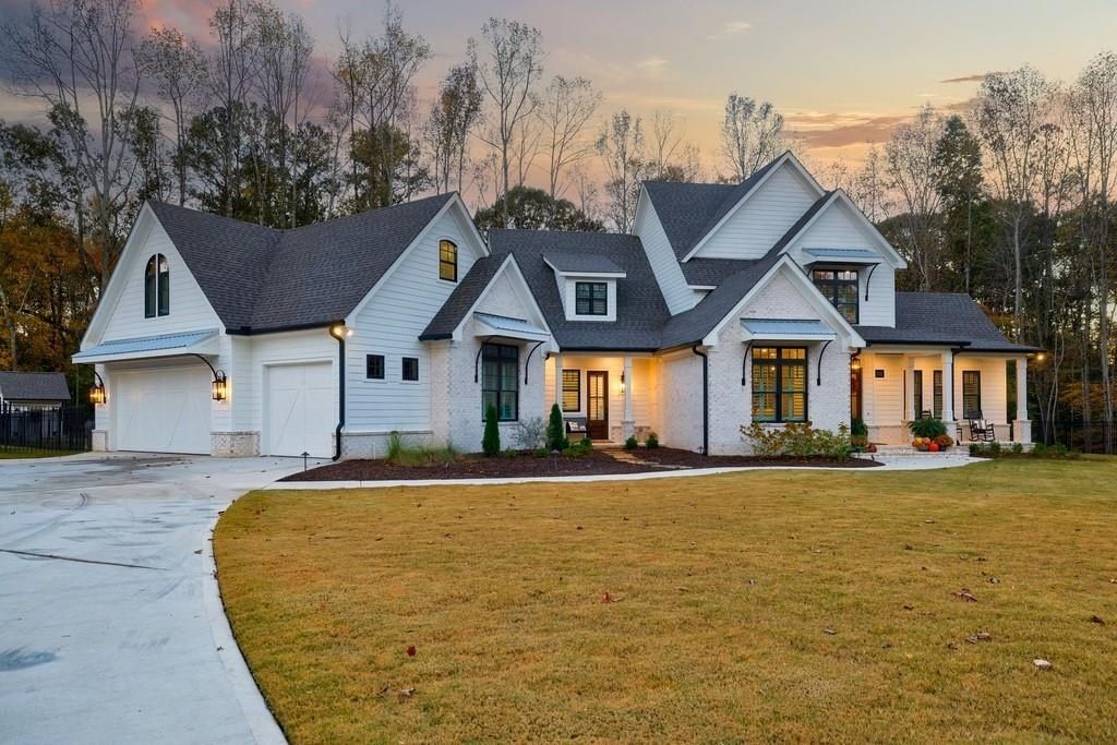 Canton, Georgia: $2.795 Million Modern Farmhouse Crafted by Andrew Hunt