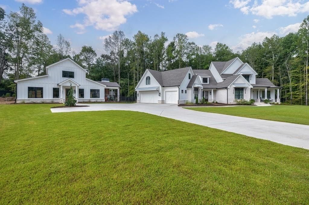 Canton, Georgia: $2.795 Million Modern Farmhouse Crafted by Andrew Hunt