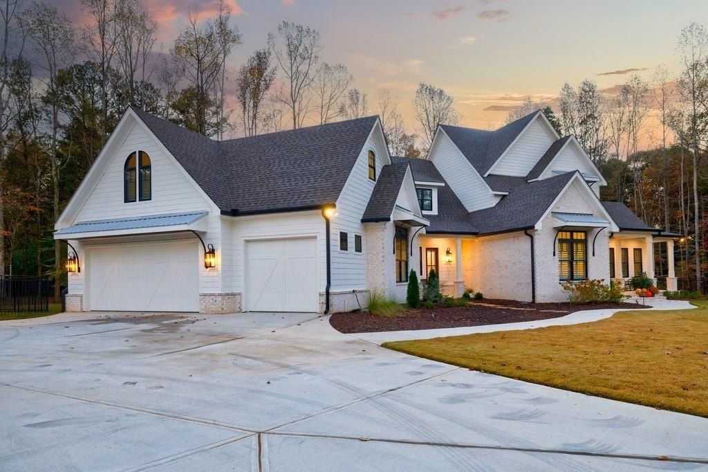 Canton, Georgia: $2.795 Million Modern Farmhouse Crafted by Andrew Hunt