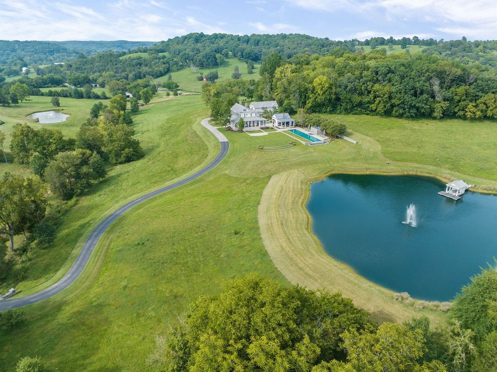 Countryside Paradise: $12.5 Million Trophy Farm in Franklin, Tennessee Offers Breathtaking Views of Rolling Hills and Pastures