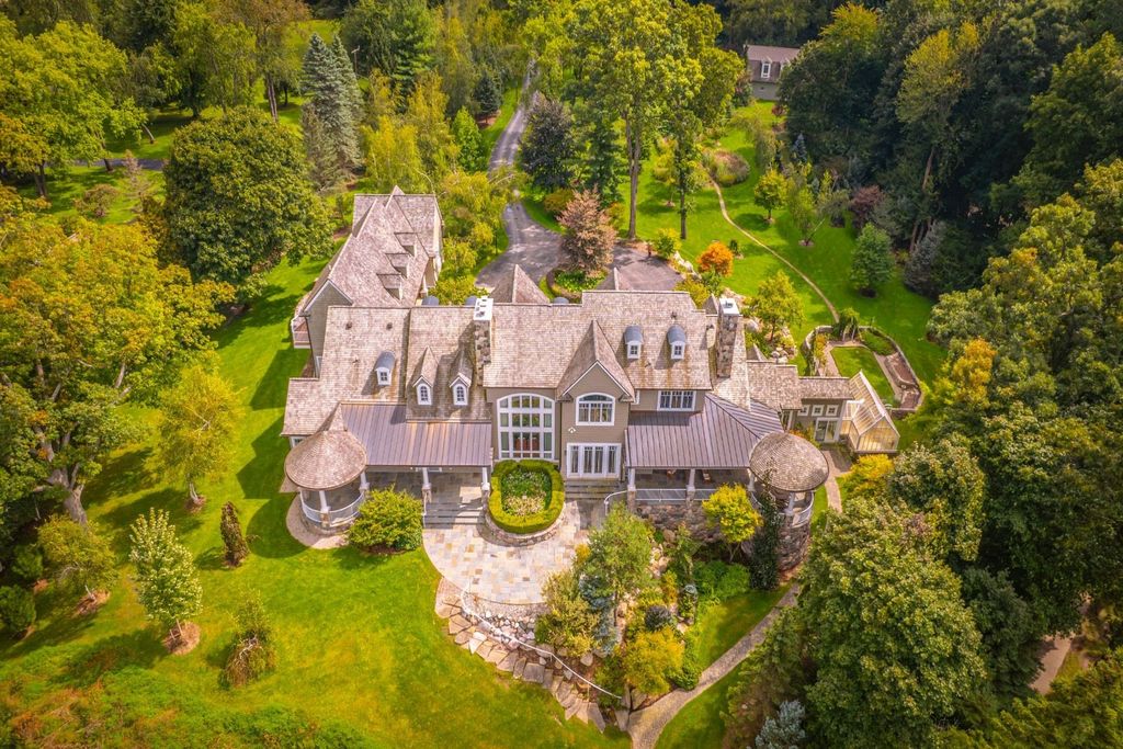Embrace the Splendor: Unveiling a $4,499,000 Lakefront Estate in Lake Angelus, Michigan