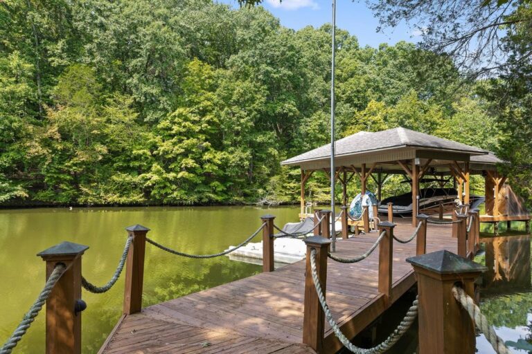 Endless Summer at Your Doorstep Luxurious Lakefront Estate in Ooltewah