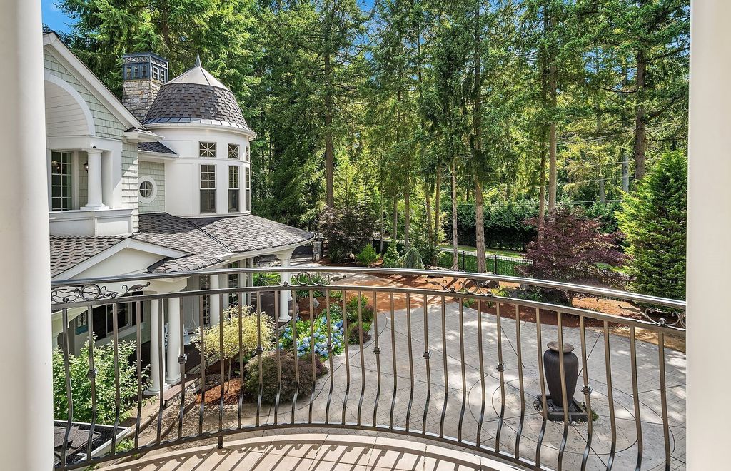 Exceptional Estate in Bellevue, Washington: Unmatched Luxury at $7,884,999