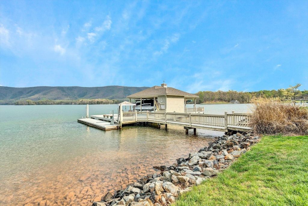 Exceptional Penhook, Virginia Residence: A Lakefront Haven of Architectural Elegance, Priced at $3.3 Million