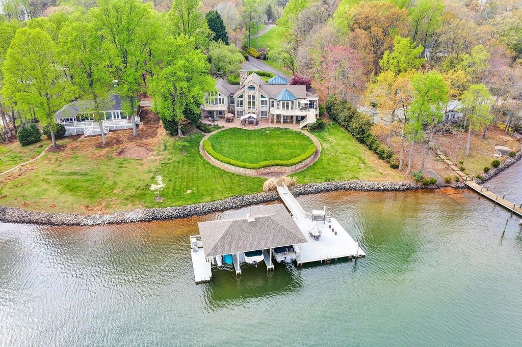 Exceptional Penhook, Virginia Residence: A Lakefront Haven of Architectural Elegance, Priced at $3.3 Million