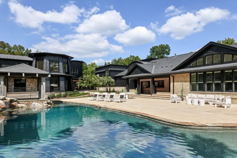 Exquisite Resort-Style Retreat: $9.25 Million Nashville Oasis Amidst Lush Greenery