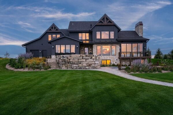 Griffin Builders’ Custom Lakefront Home in Poygan, Wisconsin, Hits Market at $2.795 Million