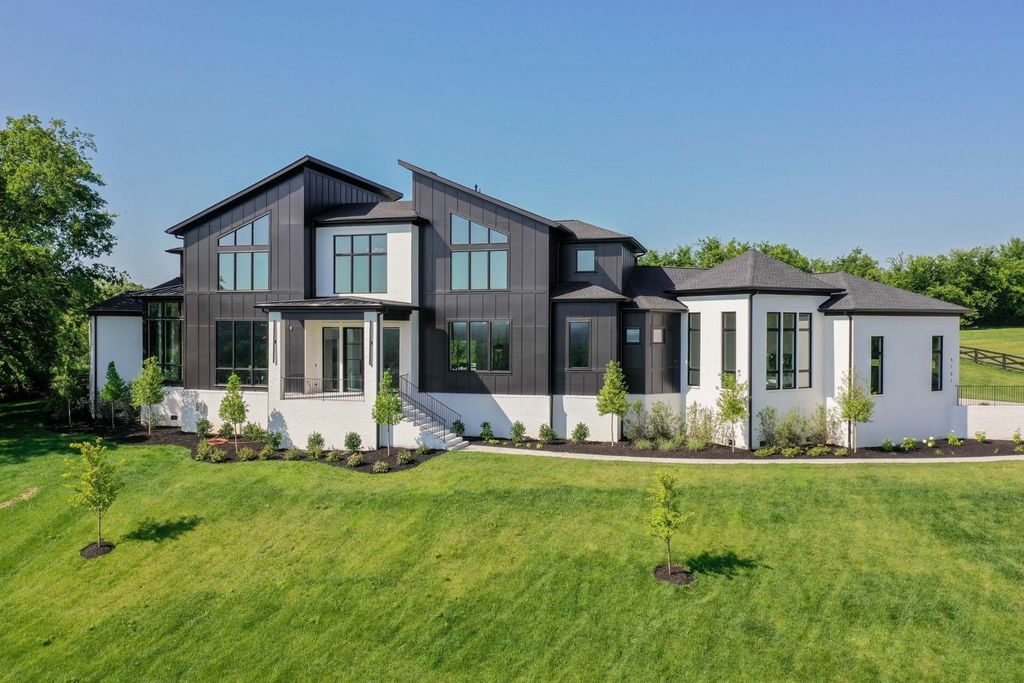 Incredible Franklin, Tennessee Residence: A Masterpiece by Hidden Valley Homes with Mesmerizing Views Offered at $4,249,900