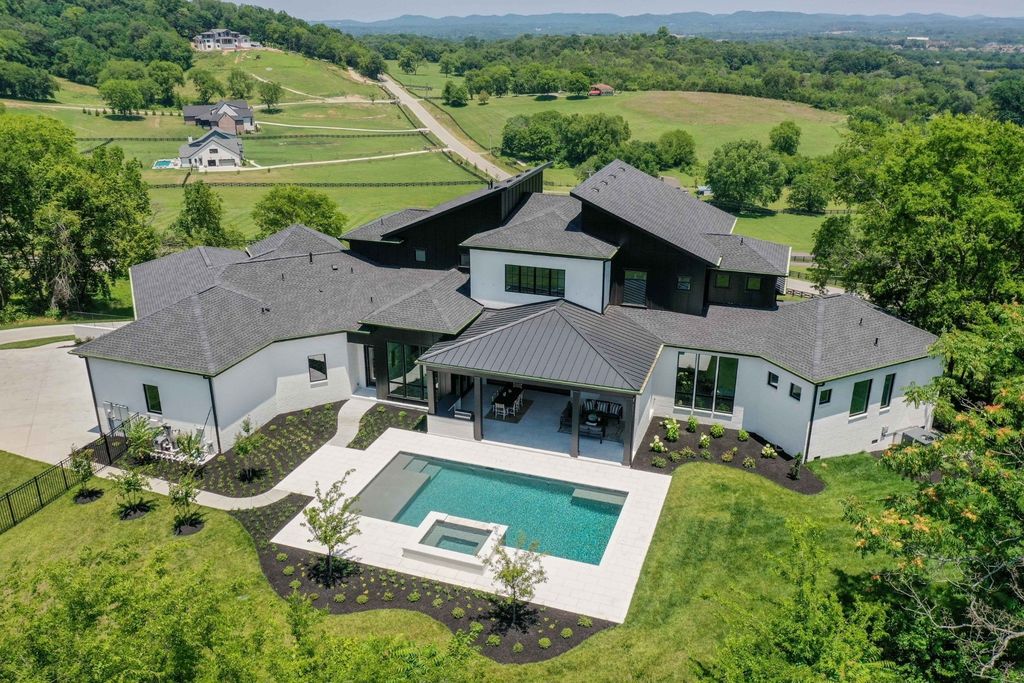 Incredible Franklin, Tennessee Residence: A Masterpiece by Hidden Valley Homes with Mesmerizing Views Offered at $4,249,900