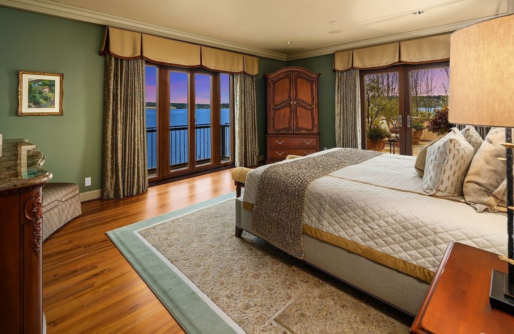 Italian Inspired Lakeside Luxury: Mercer Island, Washington Estate for $14.9 Million