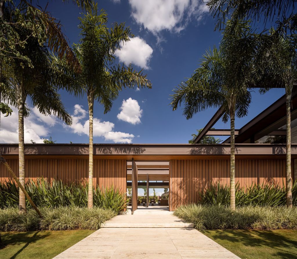 Jabuticaba House for modern living by Fernanda Marques Arquitetura