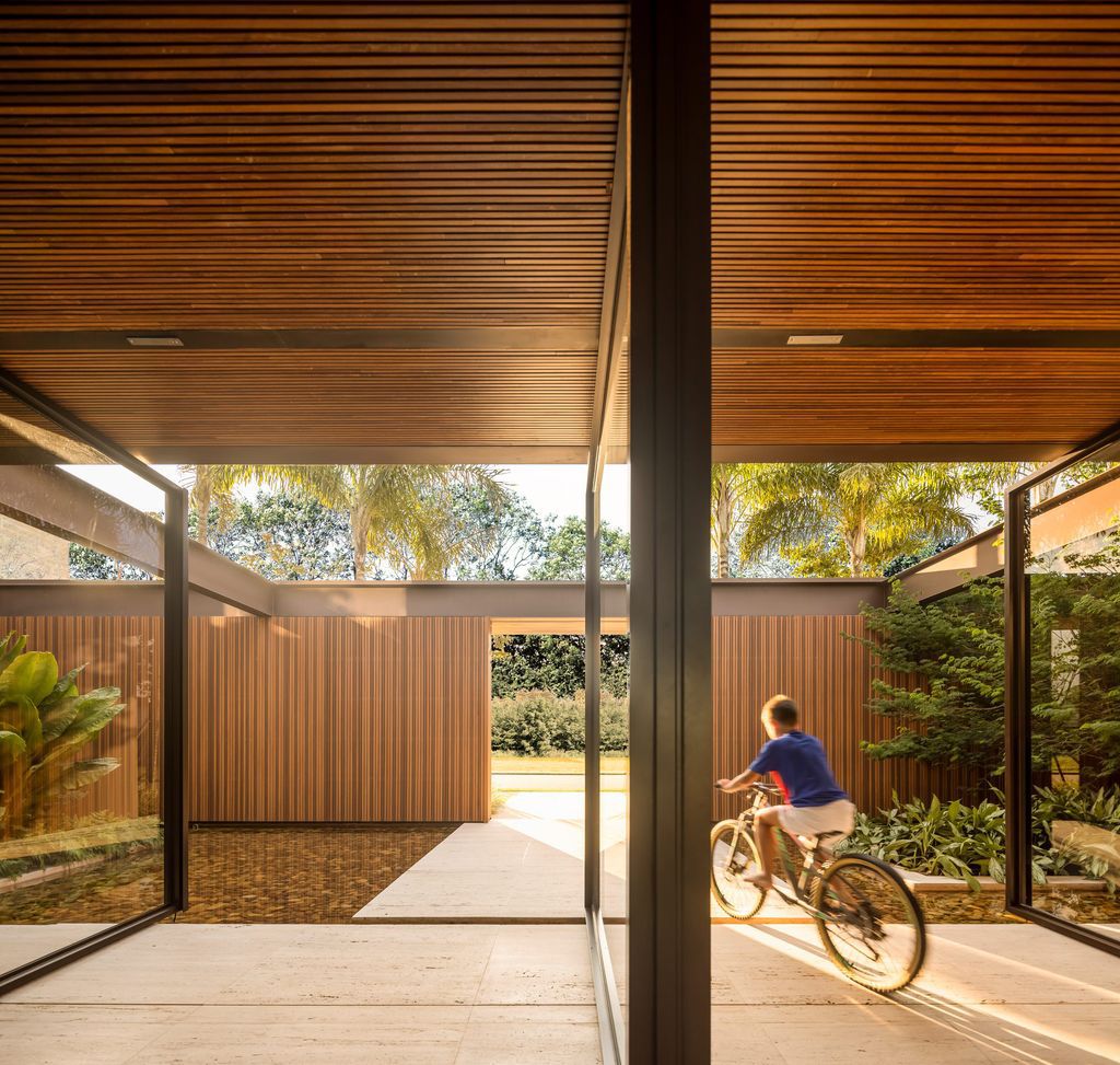 Jabuticaba House for modern living by Fernanda Marques Arquitetura