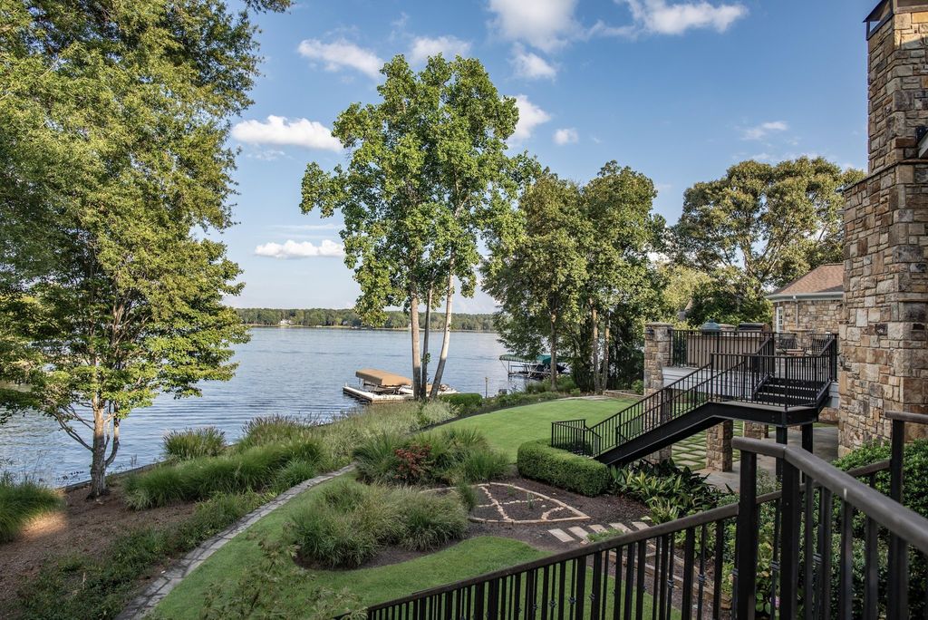 Lake Front Masterpiece: Luxury and Comfort in Eatonton, Georgia for $3,595,000