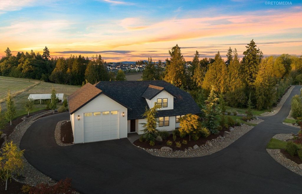 Luxurious Ridgefield, Washington Residence: A Masterpiece of Comfort and Functionality at $5,299,999