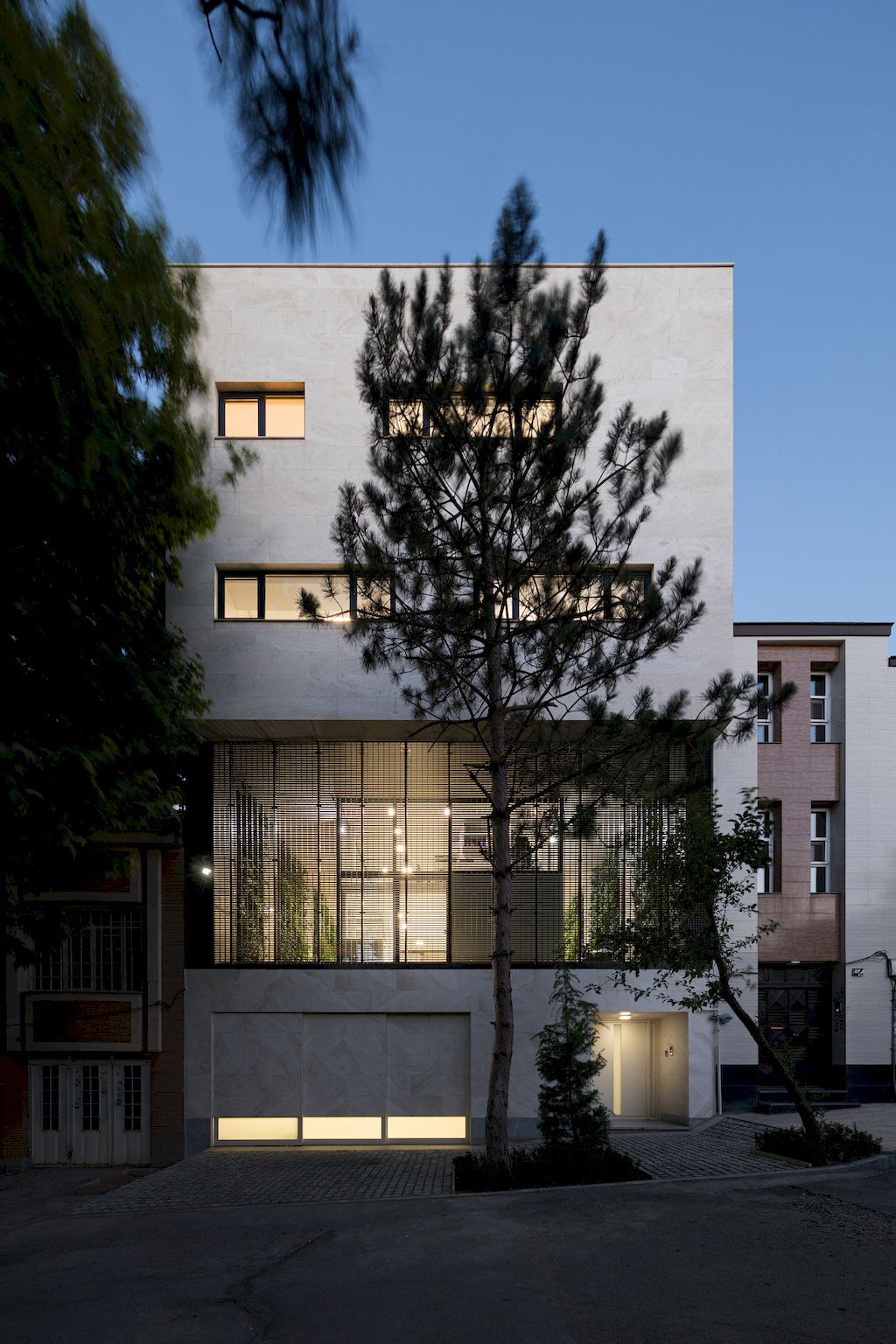 Outside-in House with Harmonious Space Connection by MA Office