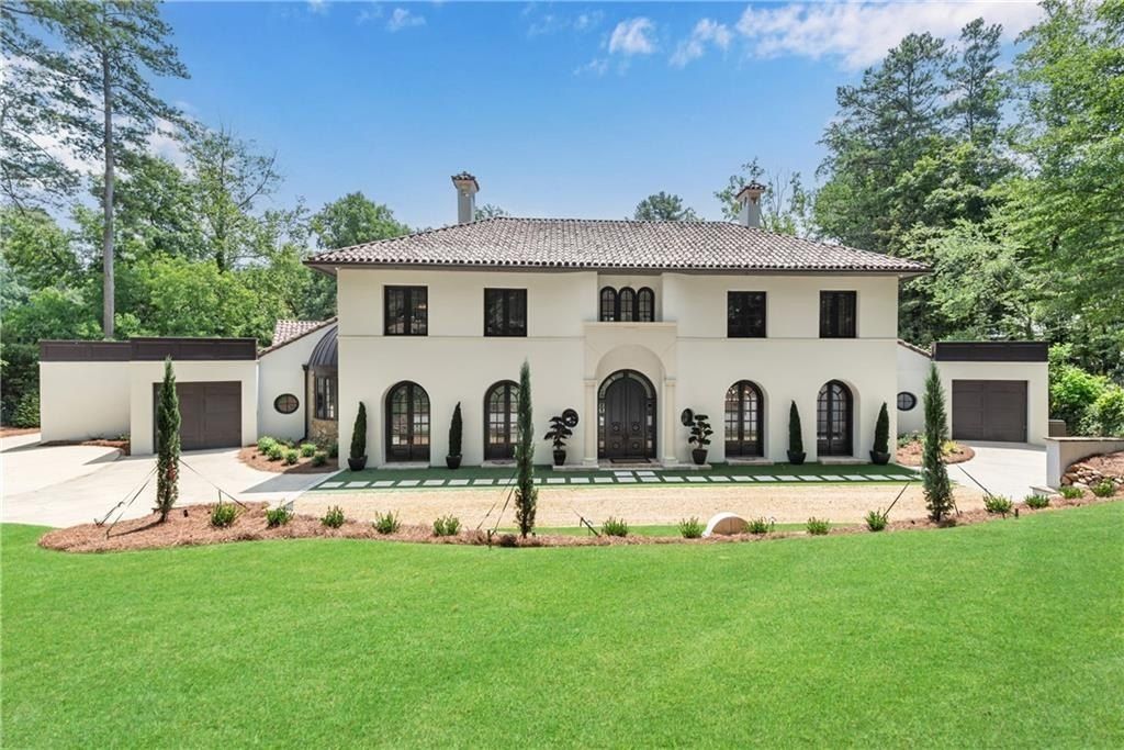 Sandy Springs, Georgia Oasis: A $4.997 Million Gated Home for Your Relaxing Lifestyle