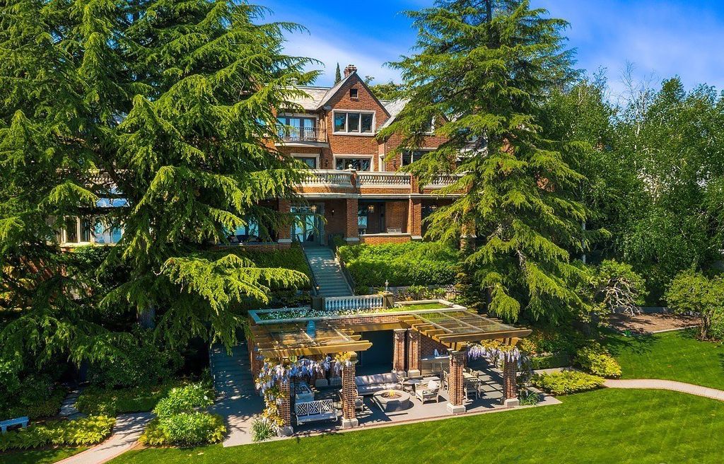 Seattle's Great Estate: A $26.5 Million Lakeside Retreat with Cascades Views