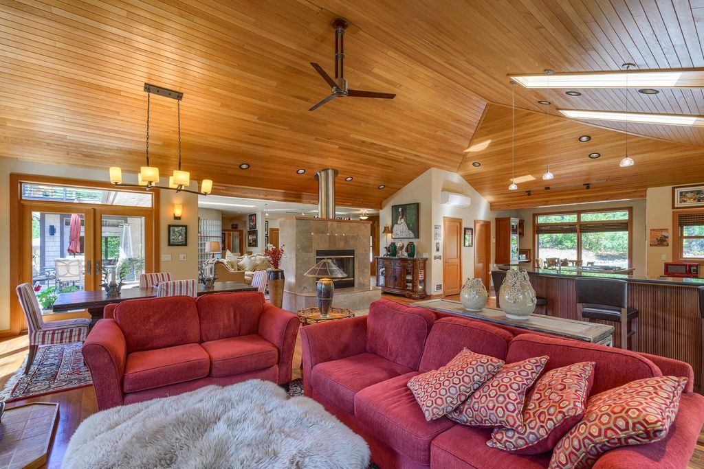 Serenity and Outdoor Entertainment: Stunning Bandon, Oregon Home for $2.1 Million