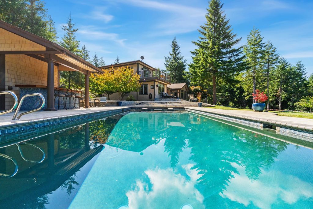 Serenity and Outdoor Entertainment: Stunning Bandon, Oregon Home for $2.1 Million