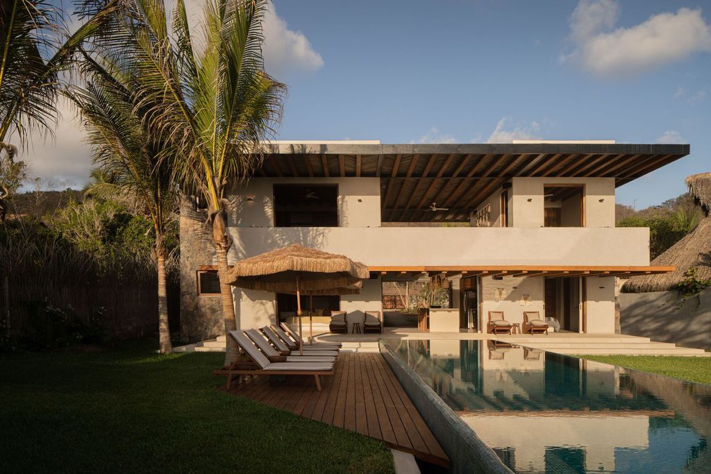 Taloel House, Offers Comfort and Efficiency by Zozaya Arquitectos