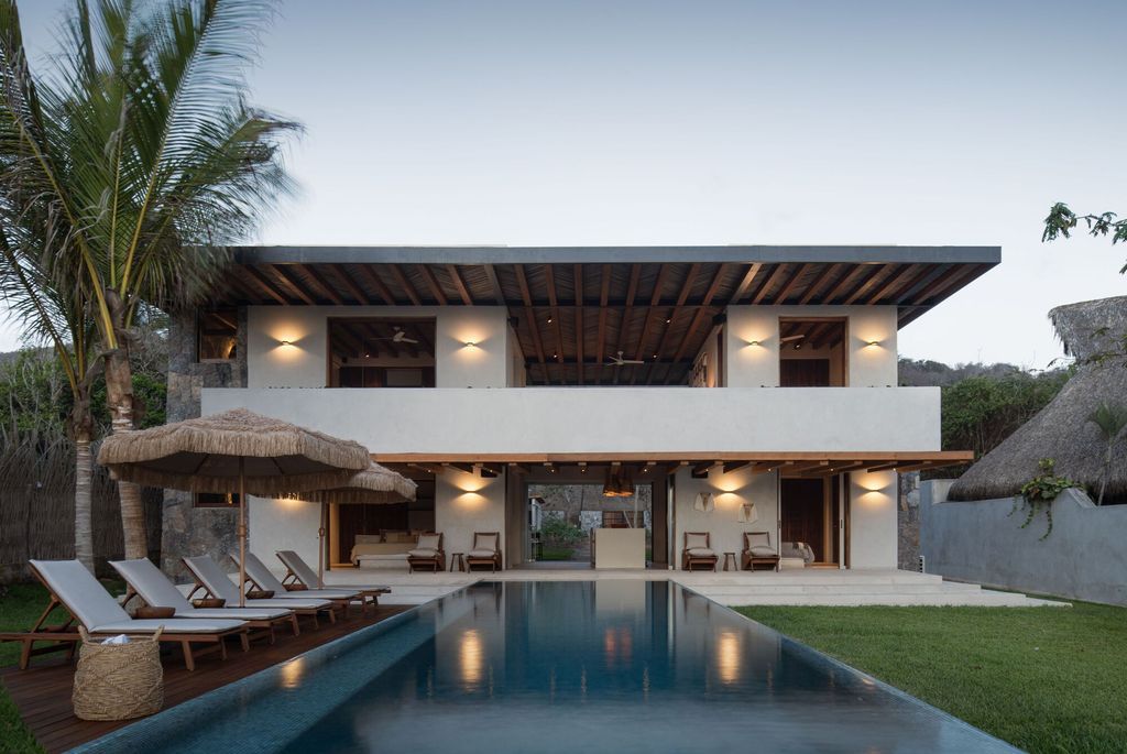 Taloel House, Offers Comfort and Efficiency by Zozaya Arquitectos