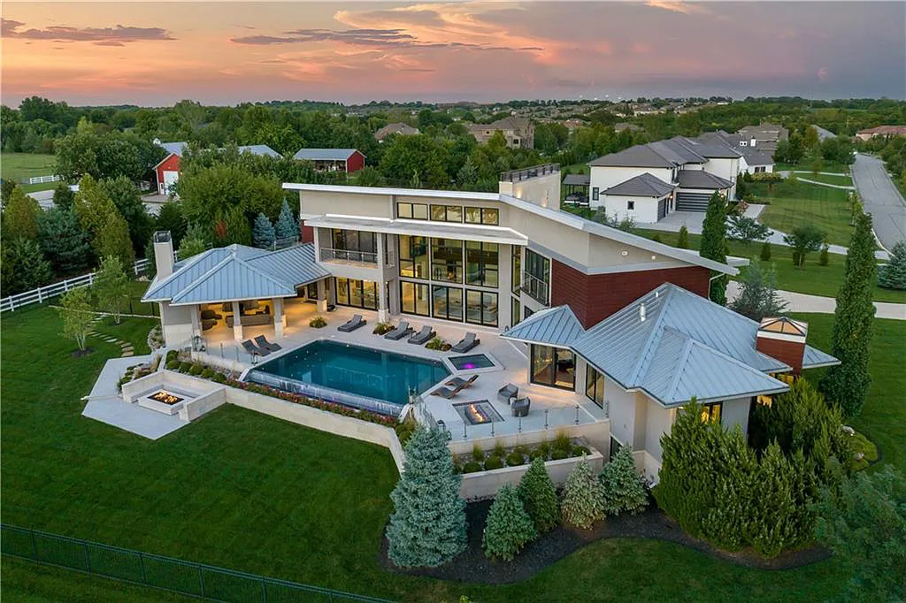 10712 West 165th Street Home in Overland Park, Kansas. Experience the pinnacle of contemporary luxury living in this custom-built estate at the prestigious Farm at Garnet Hill. Boasting exquisite craftsmanship and design, cutting-edge technology, an infinity-edge pool, media room, golf simulator, and more.