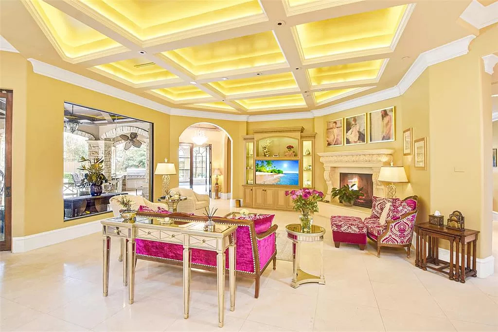 Extravagant Estate: A 9-Bedroom Home in Houston, TX at Memorial Villages, Yours for $4.8 Million