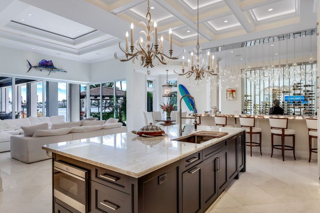 Introducing 970 Aqua Cir, a rare waterfront gem nestled in the prestigious Aqualane Shores of Naples, Florida. Crafted by MHK Architecture, this architectural masterpiece offers the pinnacle of luxury living with its bespoke finishes, smart home technology, and high-end materials throughout.