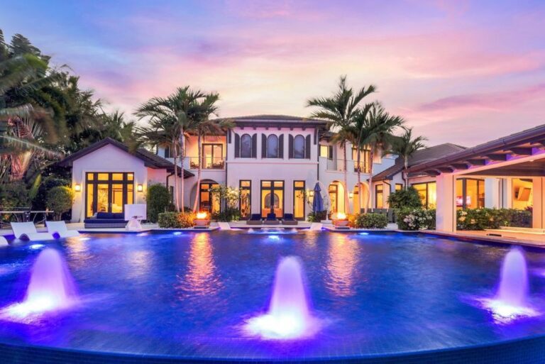$22.5 Million Iconic Bay Estate, A Waterfront Jewel in Naples
