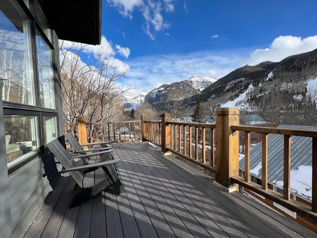 Exquisite Retreat in Telluride, CO: 3-Bedroom Gem with Breathtaking Views, Offered at $6,195,000