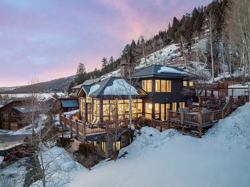 Exquisite Retreat in Telluride, CO: 3-Bedroom Gem with Breathtaking Views, Offered at $6,195,000