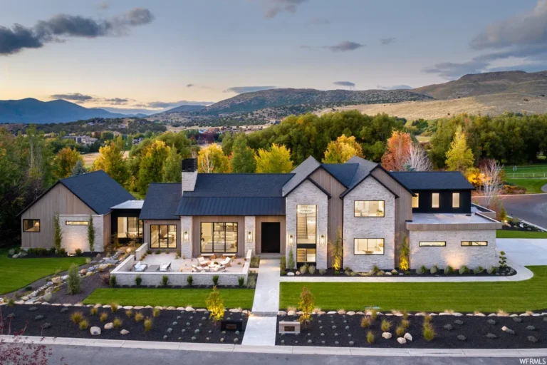 Stonewood: A Masterpiece of Organic Elegance in Heber City