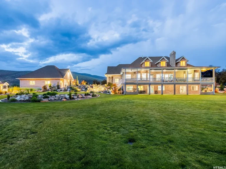 12-Acre Luxury Estate: Ideal Retreat for Outdoor Bliss and Tranquility in Utah Asking $4,625,037